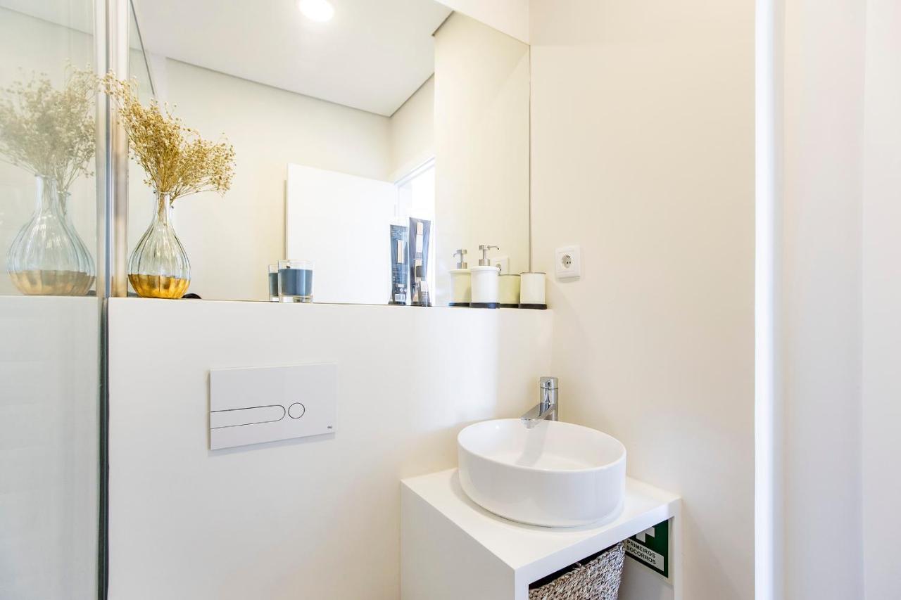 Elegant Studio W/ Ac & Balcony By Lovelystay OOporto Exterior foto